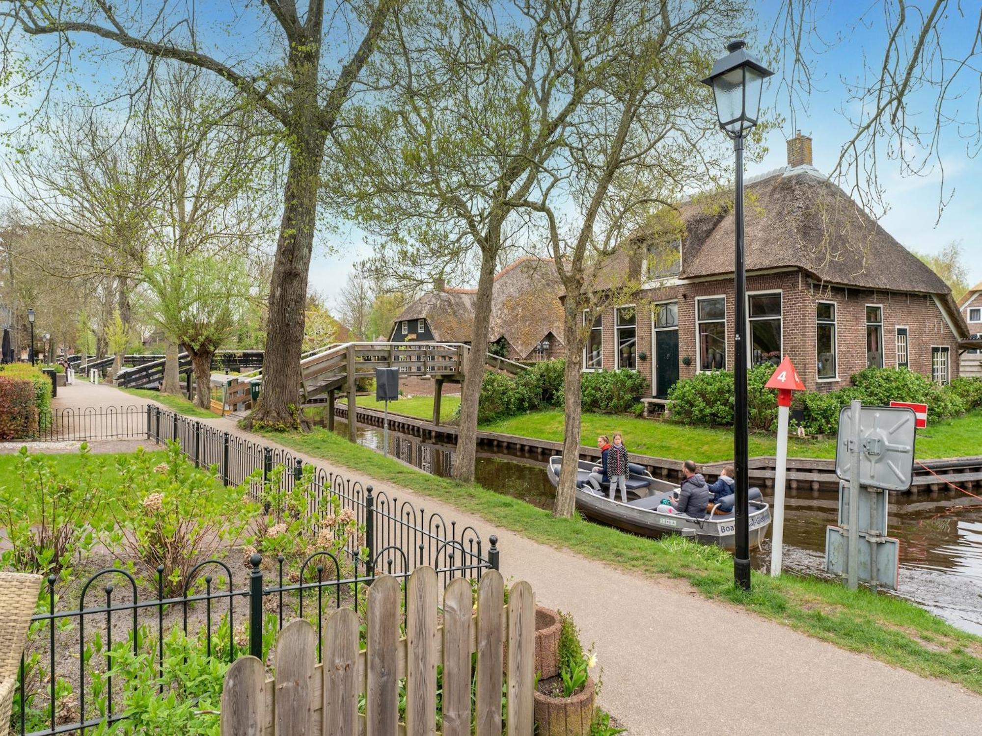 Lodge In Giethoorn With Breakfast Esterno foto
